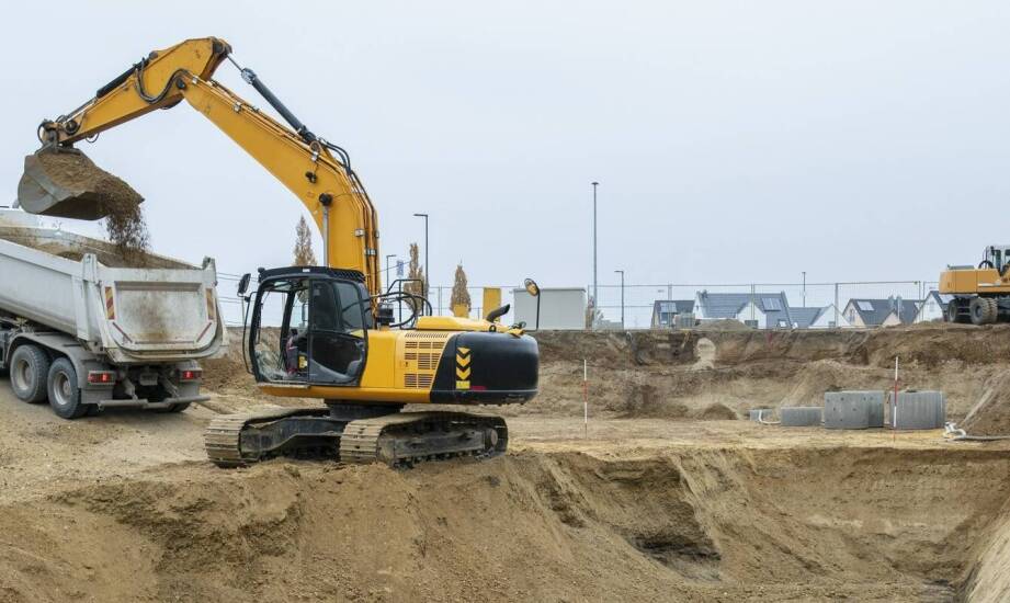 Innowacyjne technologie w koparkach tur – co nowego na rynku?