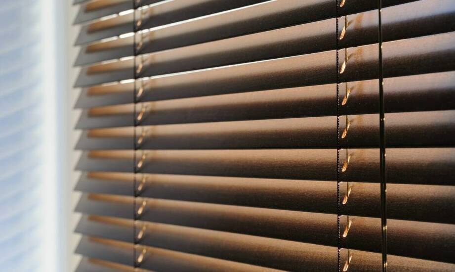 Zalety personalizacji okiennic drewnianych na zamówienie