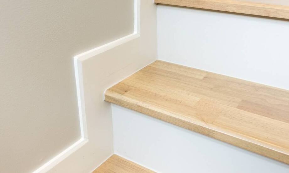 Estetyczne i funkcjonalne zalety nakładek plastikowych na progi