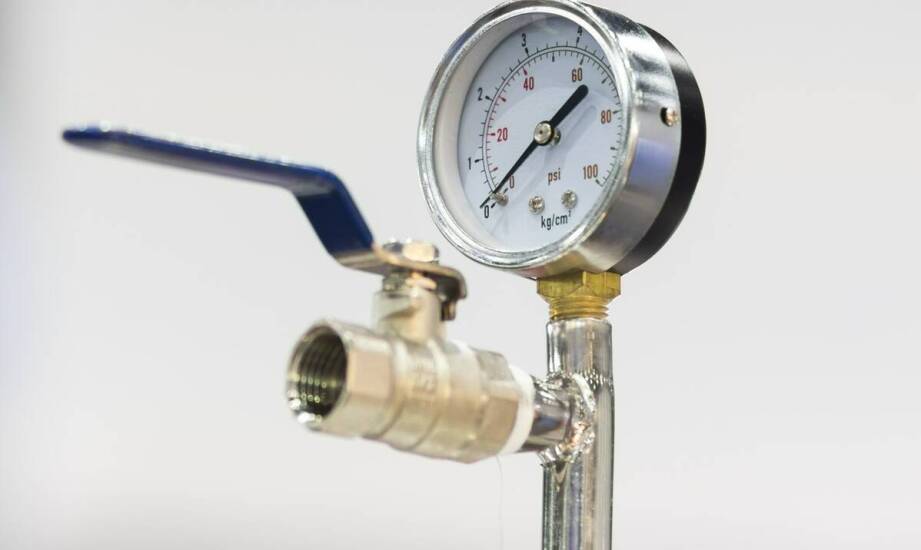 Jak iniektory wspomagają proces iniekcji ciśnieniowej?