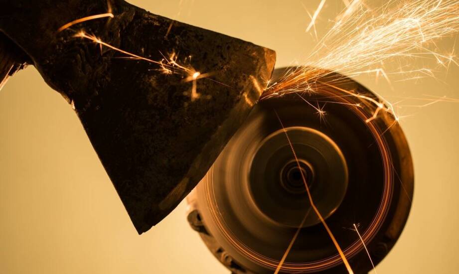 Wpływ regularnego ostrzenia na wydajność piły – zastosowanie przyrządu fg