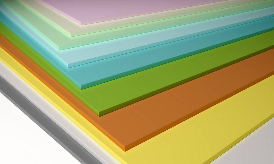 Wpływ foliowania kart na wygląd i wytrzymałość teczek ofertowych