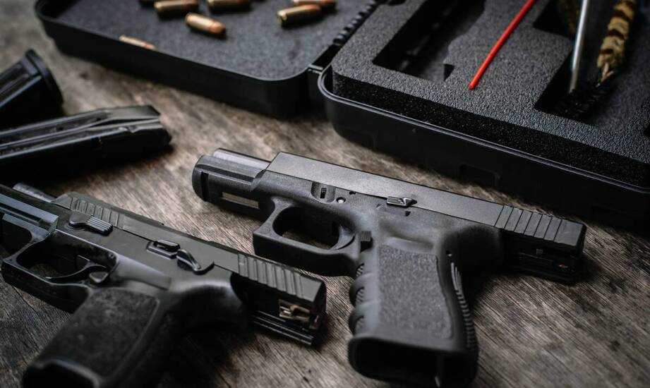 Porównanie mocy i zasięgu różnych modeli latarek taktycznych do ASG