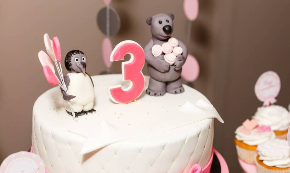 Najciekawsze motywy do wykorzystania literek z masy cukrowej na przyjęciach dziecięcych