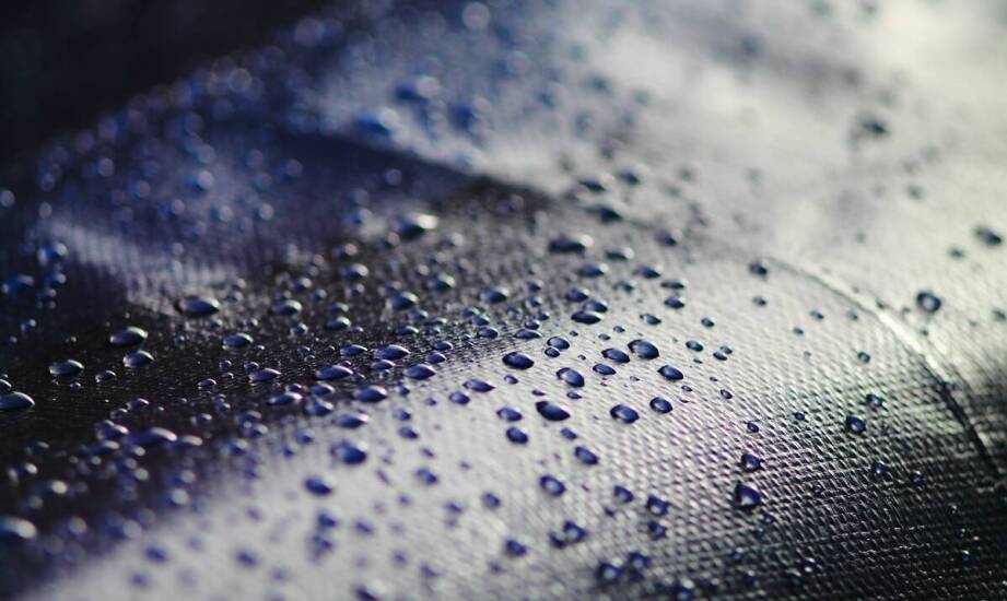 Najlepsze metody na pranie kurtek z puchem bez utraty jakości wypełnienia