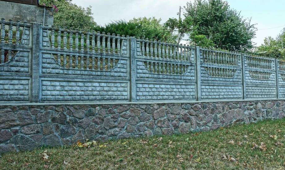 Wpływ podmurówki betonowej na koszty utrzymania ogrodzeń