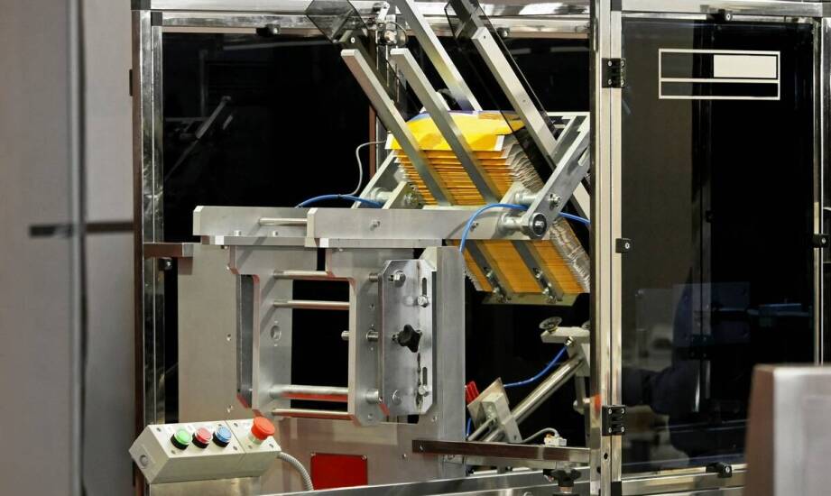 Jakie są kluczowe różnice między różnymi modelami składarko-sklejarek do kartonów?