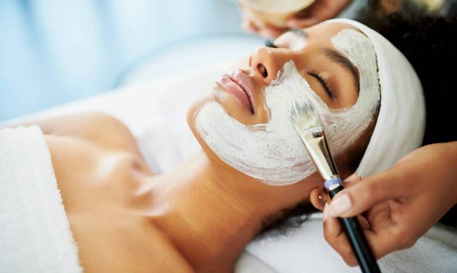 Mikrodermabrazja piła jako metoda na regenerację skóry po lecie