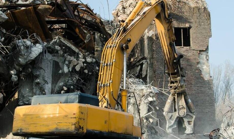 Proces wyburzeń budynków – etapy, narzędzia i najważniejsze zasady