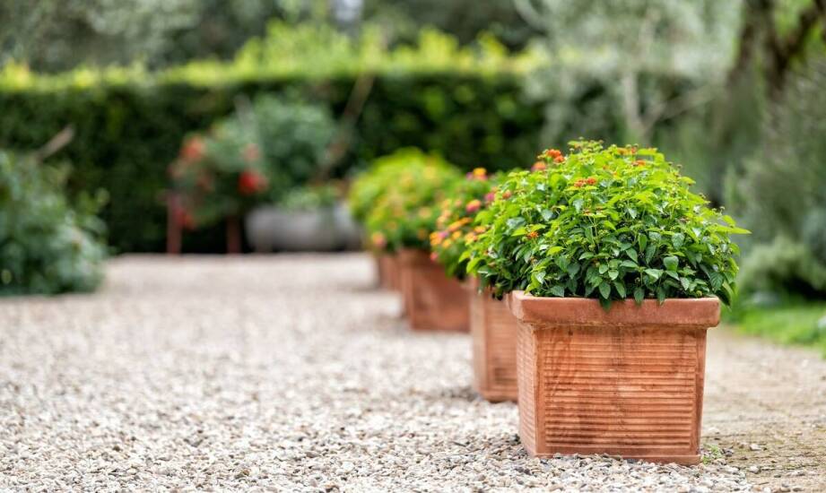 Posadzki żywiczne przemysłowe - jakie są ich zalety?