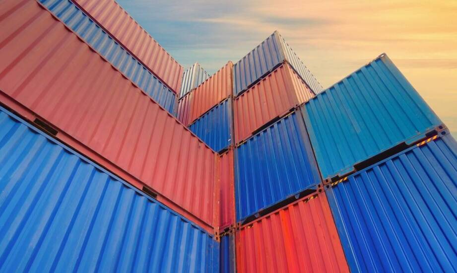 Obsługa ładunków kontenerowych i transport morski – kluczowe informacje