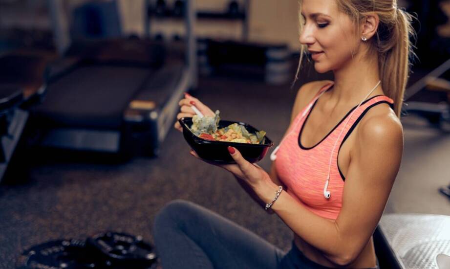 Posiłki regeneracyjne – dlaczego warto włączyć je do codziennej diety