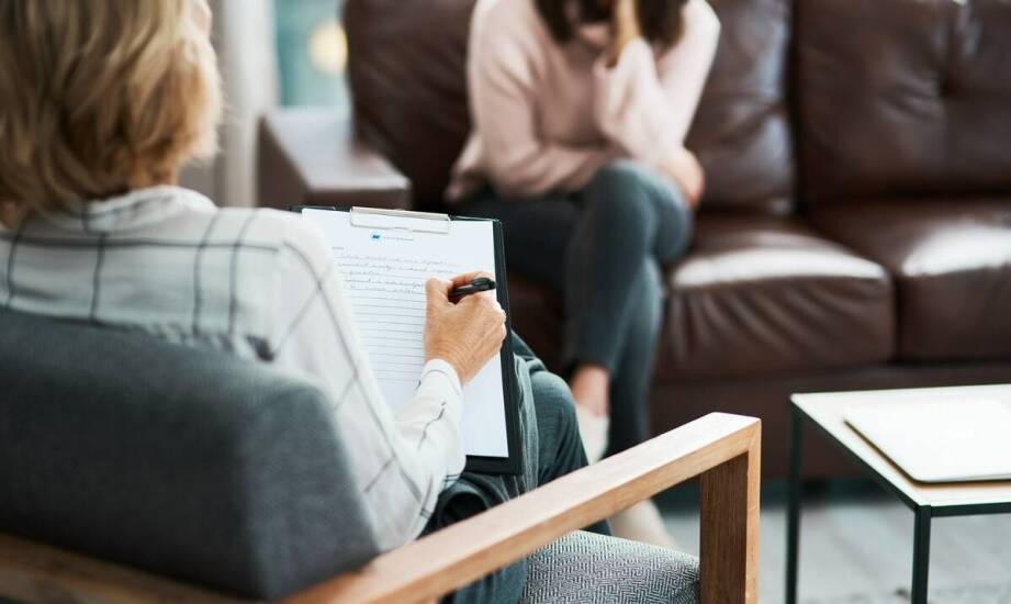Poradnia psychologiczna – jak wybrać odpowiednią formę wsparcia emocjonalnego