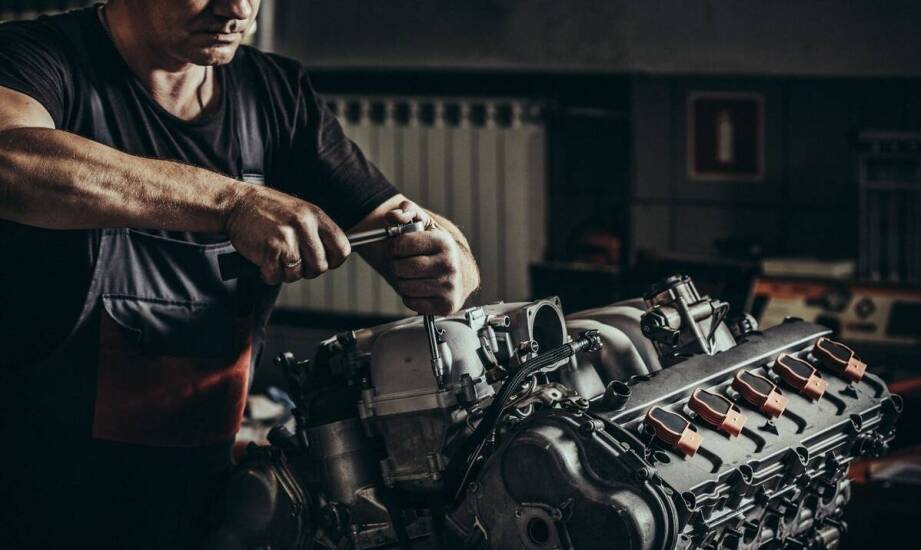 Chipowanie silnika – co warto wiedzieć o zwiększaniu mocy i osiągów auta