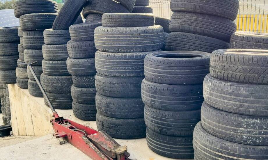 Co zrobić ze zużytymi oponami – sprawdzone sposoby na ich odbiór i recykling