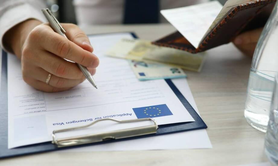 Procedury i wymagania związane z legalizacją pobytu pracowników zza granicy