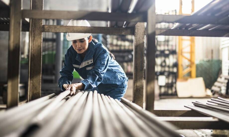 Nowoczesne rozwiązania w produkcji konstrukcji stalowych dla różnych branż