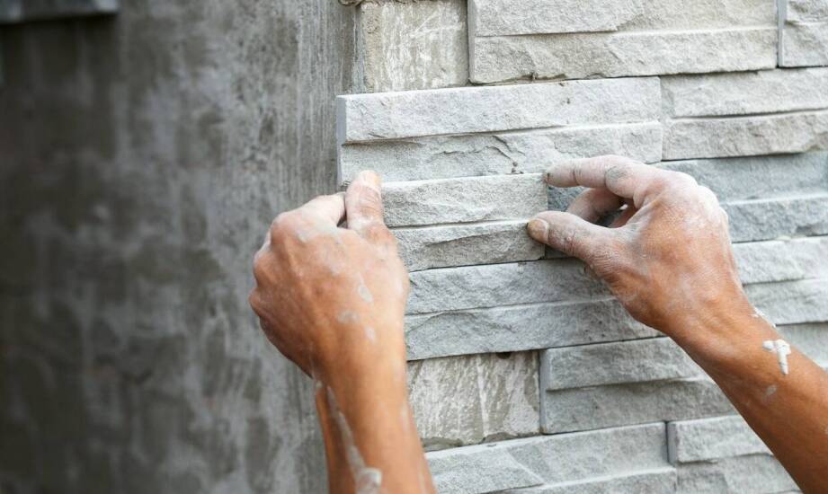 Zastosowanie kamienia w aranżacji wnętrz i ogrodów – inspiracje i trendy