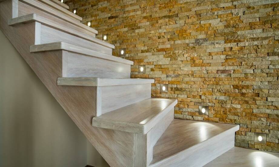Schody kamienne – trwałość, estetyka i popularne rozwiązania wnętrzarskie