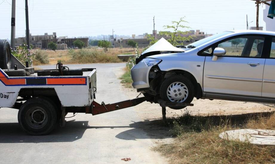 Autoholowanie – praktyczne informacje i rozwiązania w nagłych sytuacjach