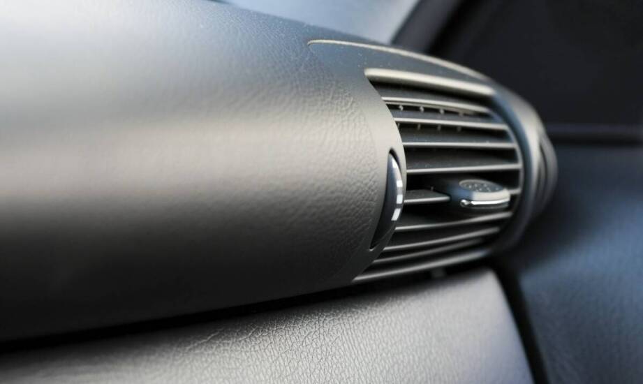 Odgrzybianie klimatyzacji samochodowej – skuteczne sposoby i porady