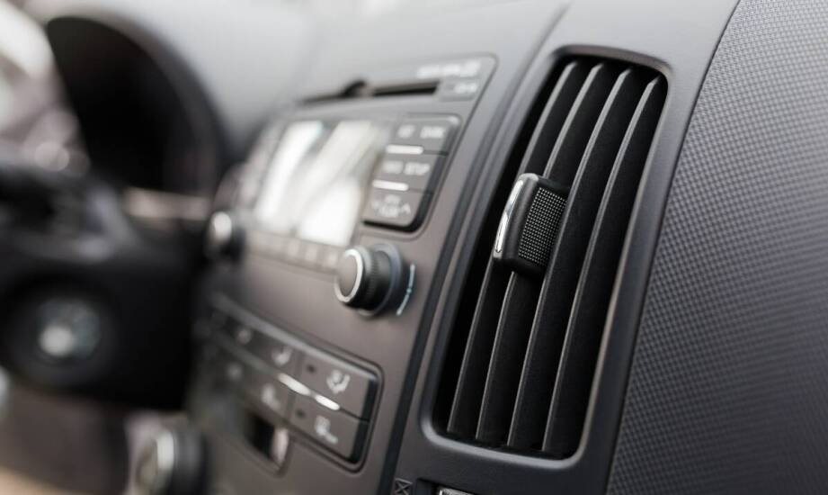 Odgrzybianie klimatyzacji samochodowej – dlaczego regularność ma znaczenie