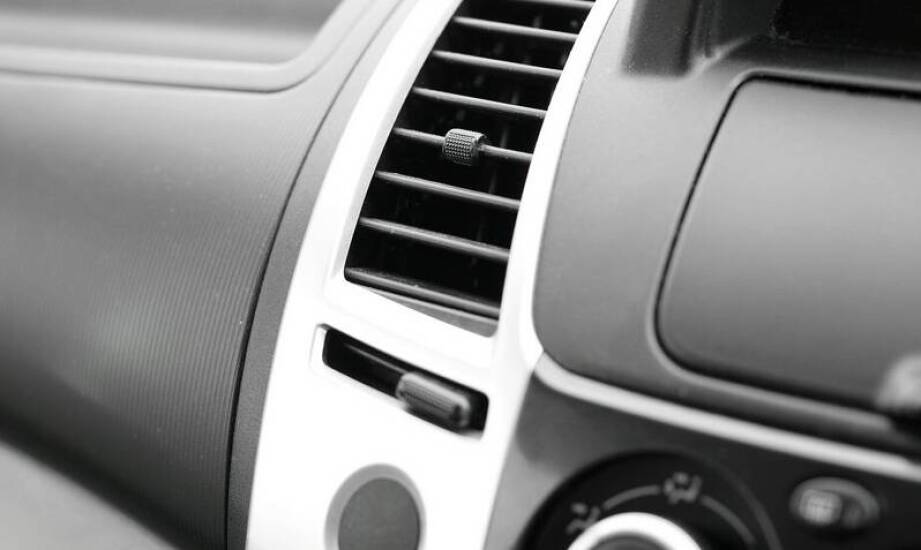 Odgrzybianie klimatyzacji samochodowej – co warto wiedzieć przed sezonem