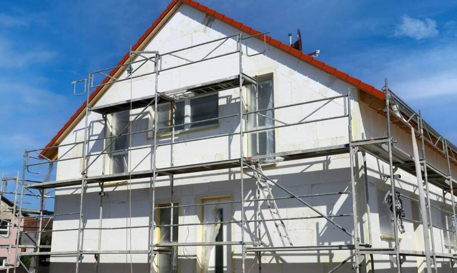 Nowoczesne trendy i sprawdzone rozwiązania w wykończeniu elewacji domu