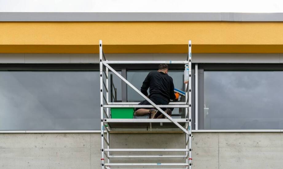 Montaż elewacji – czynniki wpływające na koszt i wycenę prac budowlanych