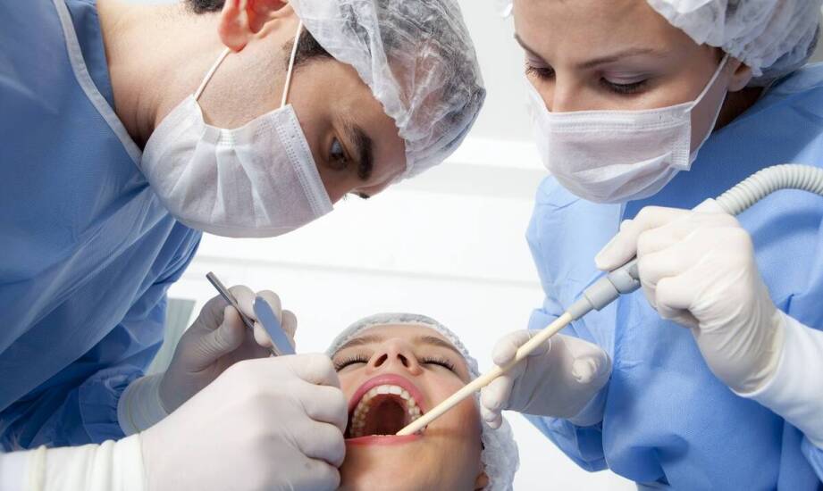 Chirurgia stomatologiczna – kiedy warto skorzystać z pomocy specjalisty