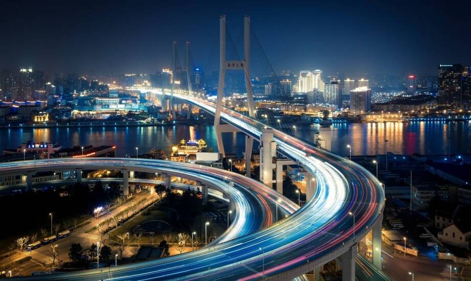 Korony i mosty porcelanowe – kiedy warto rozważyć ich zastosowanie