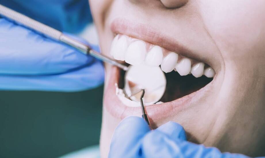 Zabiegi chirurgii stomatologicznej – zakres, przebieg i najważniejsze informacje