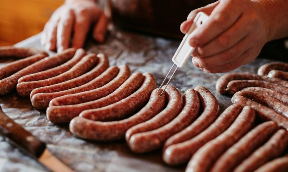 Tradycyjne receptury kiełbas swojskich – historia i sekrety smaku