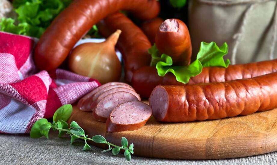Swojskie kiełbasy – tradycja, smak i sekrety domowych wędlin