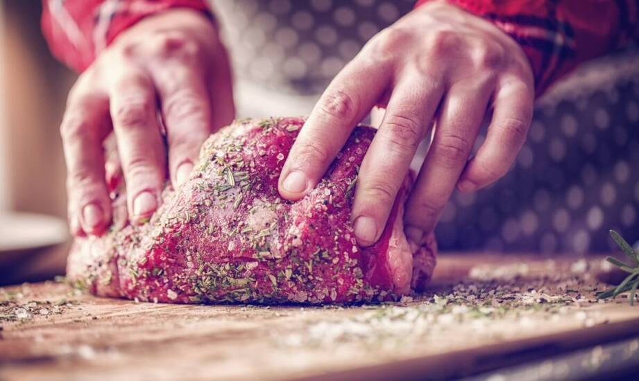 Tradycyjne wędliny domowe – smaki inspirowane polską kuchnią