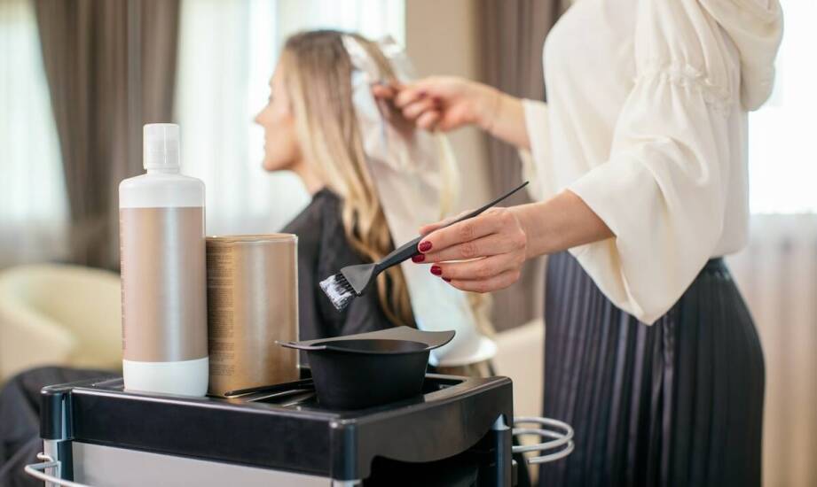 Zabiegi kosmetyczne – najnowsze trendy i popularne usługi w salonach piękności