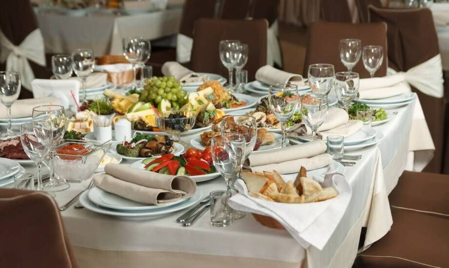 Catering na imprezy i uroczystości – pomysły i inspiracje na wyjątkowe menu