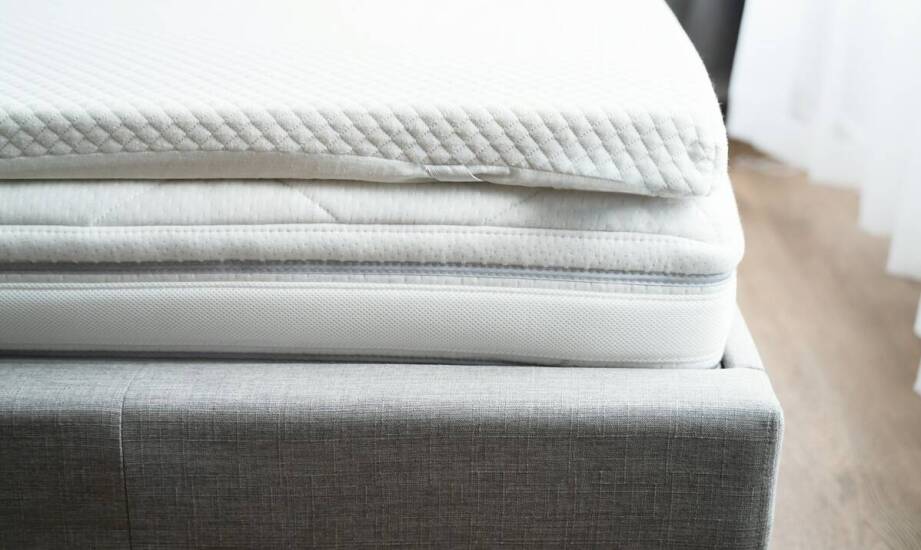 Pokrowce na materace – wszystko, co warto wiedzieć przed zakupem