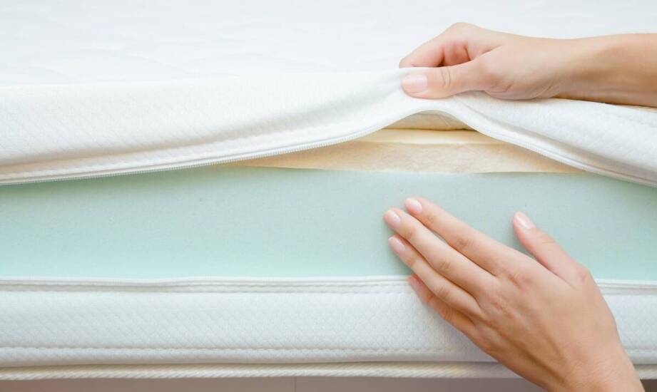 Materace sprężynowe – budowa, rodzaje i zalety tego typu podłoża