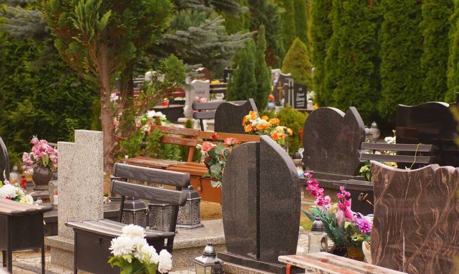 Usługi pogrzebowe – co warto wiedzieć przed organizacją ceremonii