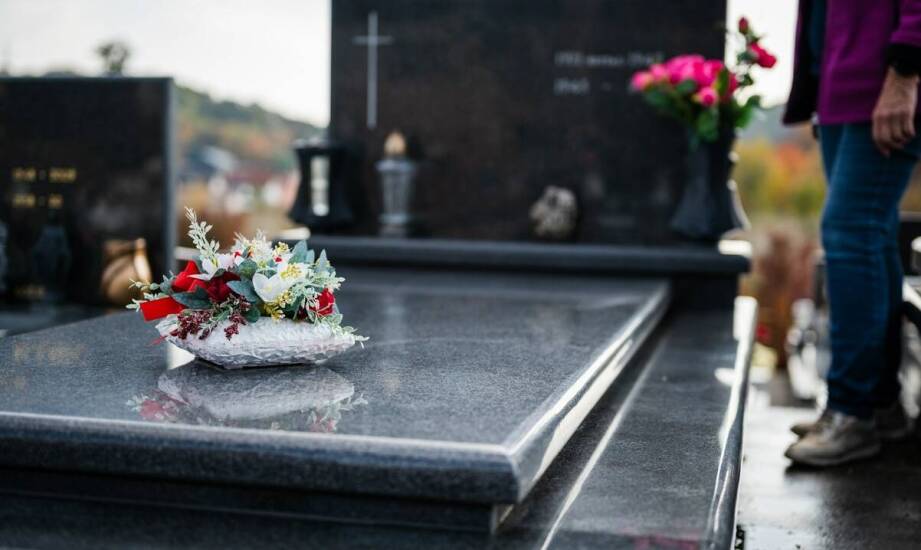 Usługi pogrzebowe – najważniejsze informacje oraz przebieg organizacji ceremonii