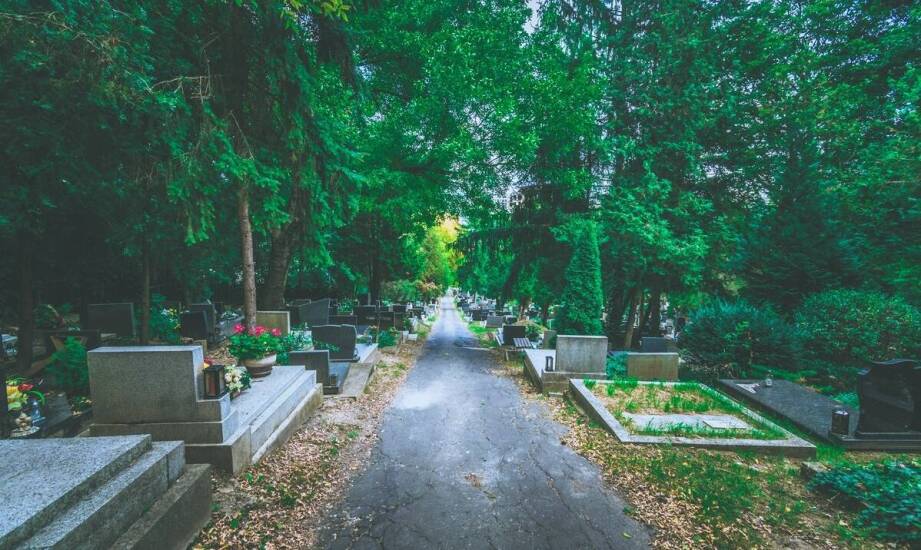 Usługi pogrzebowe – co warto wiedzieć przed organizacją ostatniego pożegnania