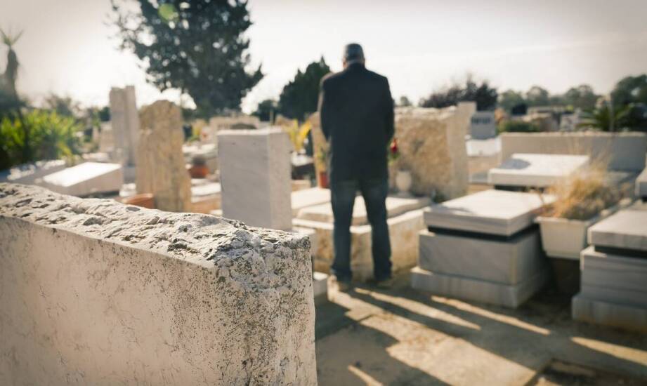 Jak wygląda proces przygotowania ciała do pochówku według tradycyjnych zasad