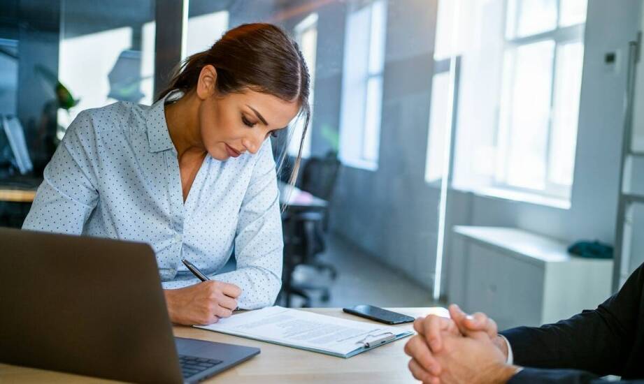 Wsparcie przy zakładaniu firmy – kluczowe informacje i praktyczne rozwiązania