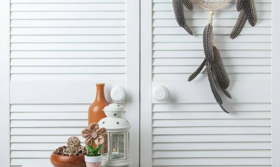 Rolety meblowe pionowe – funkcjonalność i estetyka w aranżacji wnętrz