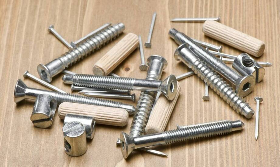 Śruby do mebli – rodzaje, zastosowania i praktyczne wskazówki montażowe