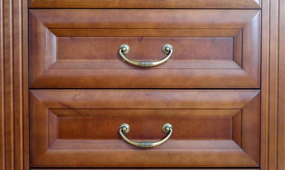 Uchwyty meblowe – modne rozwiązania i inspiracje do aranżacji wnętrz