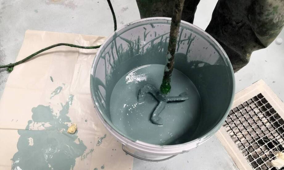 Malowanie mokre – najważniejsze informacje i zastosowania tej technologii