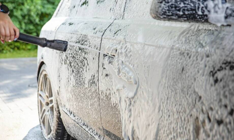 Lakierowanie na mokro – najczęstsze pytania i odpowiedzi dotyczące metody