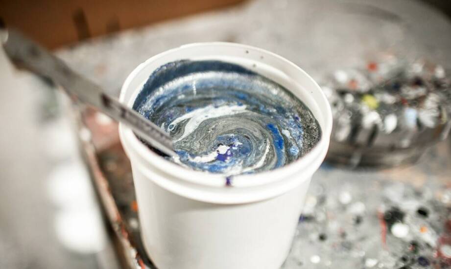 Malowanie na mokro – zastosowanie, zalety i najważniejsze informacje